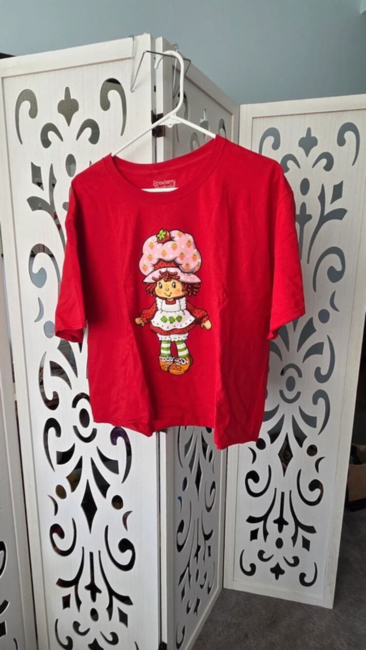 Strawberry Shortcake Graphic Tee Red Womens M Oversized Cartoon Shirt nwot